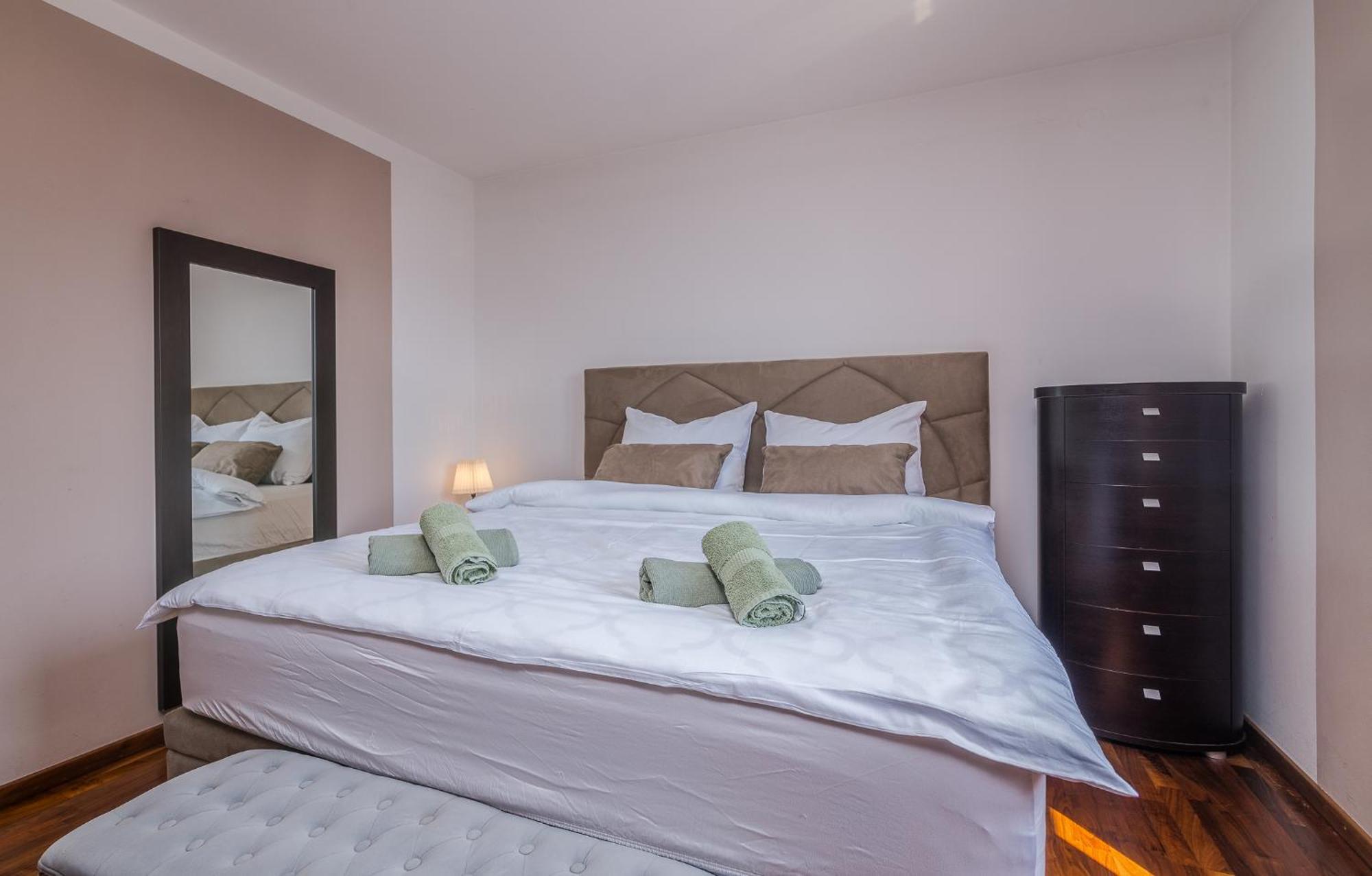 Apartments Stella & Luna Krk Town Luaran gambar