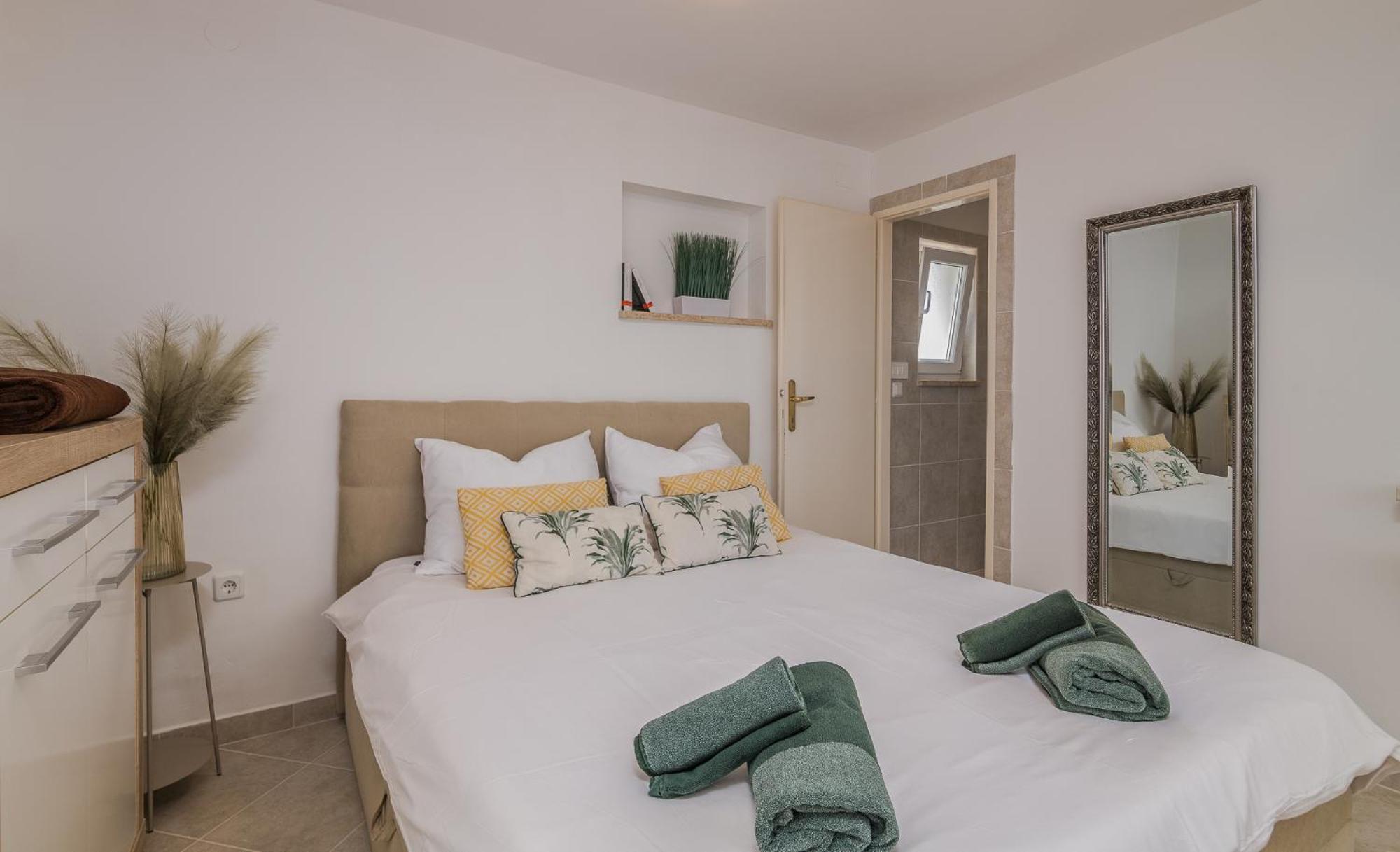 Apartments Stella & Luna Krk Town Luaran gambar