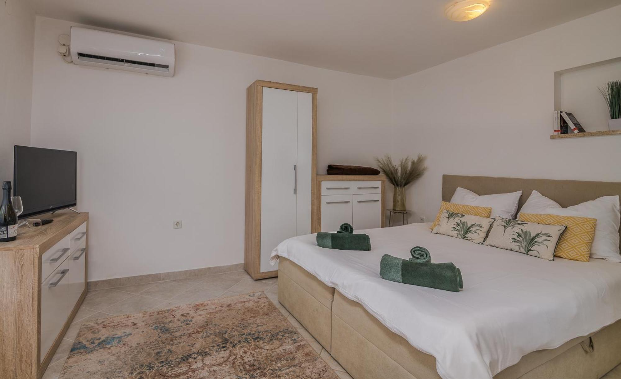 Apartments Stella & Luna Krk Town Luaran gambar